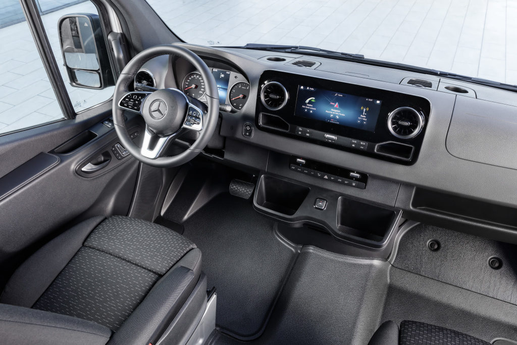 Le Sprinter affirme toutes ses qualités dès le premier regard, à travers son design reprenant le nouveau concept de design Mercedes-Benz de pureté sensuelle.
