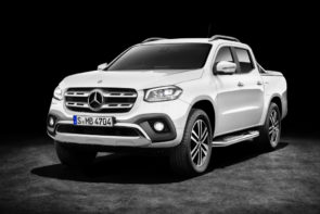 Mercedes-Benz X-Klasse – Exterieur, Beringweiß metallic, Ausstattungslinie POWER, Side Bar, Styling Bar und Hardcover (Mercedes-Benz Zubehör) 

Mercedes-Benz X-Class – Exterior, bering white metallic, design and equipment line POWER, side bar, styling bar and hard tonneau cover (Mercedes-Benz accessories)