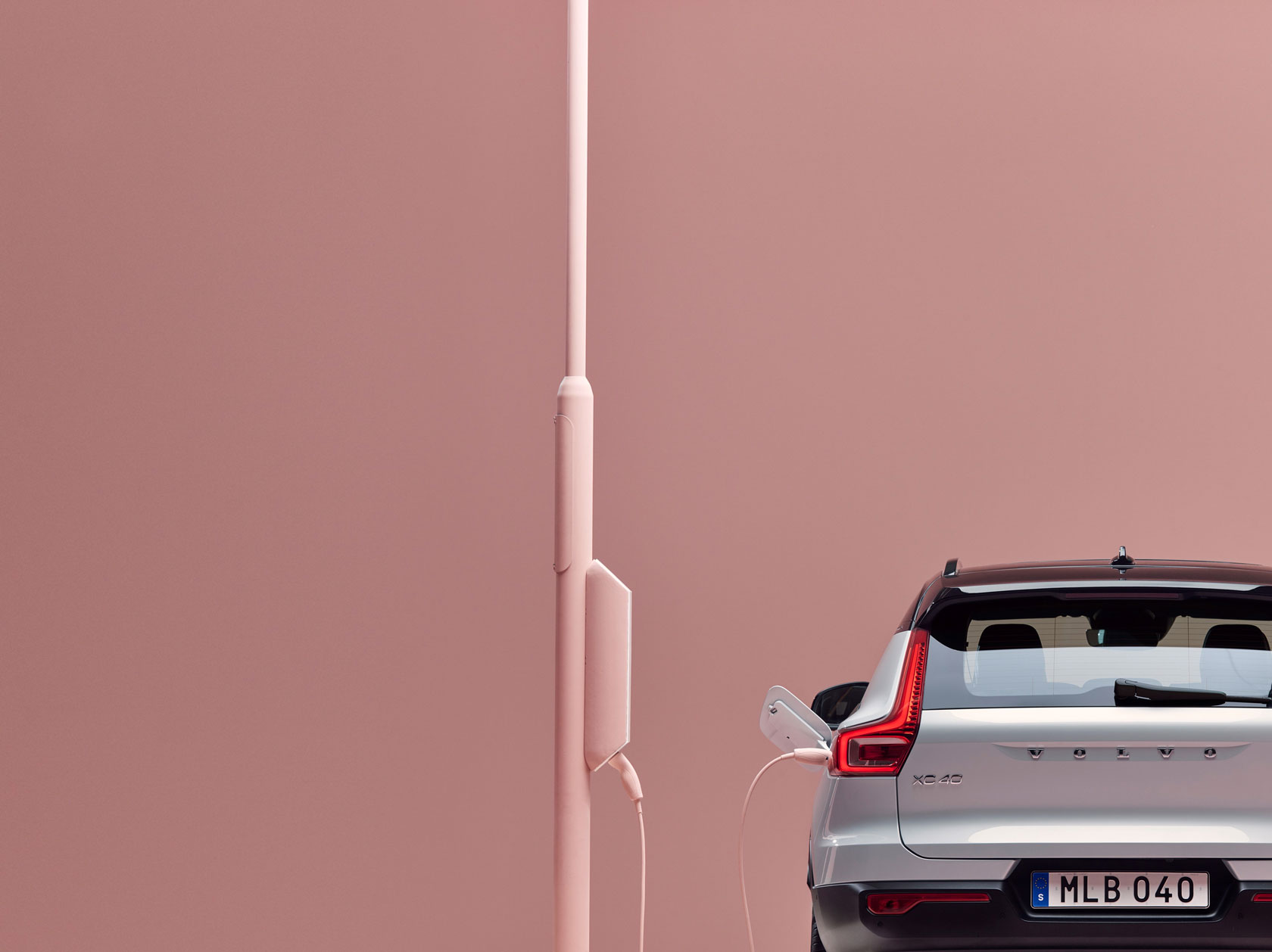 Branchement Volvo XC40 Recharge P8 AWD in Glacier Silver